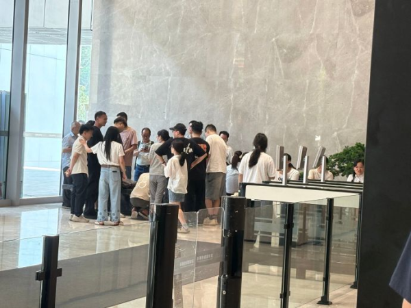 杨帆配资 罗马仕崩盘前兆？高管4月退群，万人恐失业